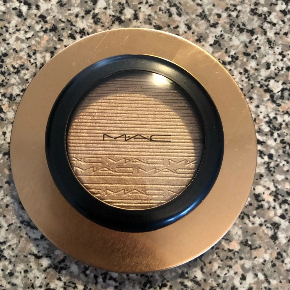 M.A.C extra dimension skinfinish poudre lumiere - Picture 3 of 8